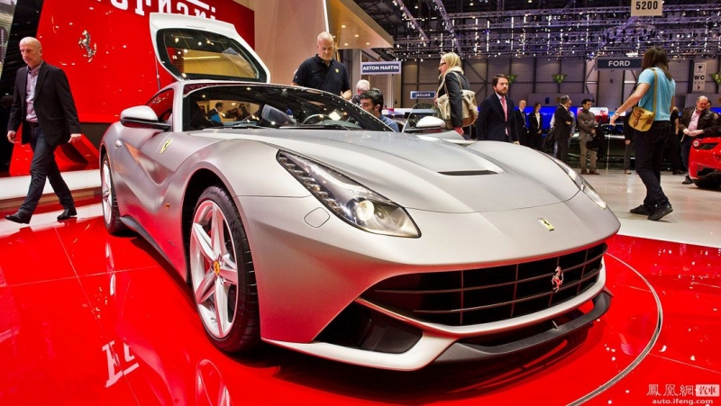  F12 Berlinetta01.jpg