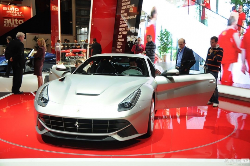  F12 Berlinetta04.jpg